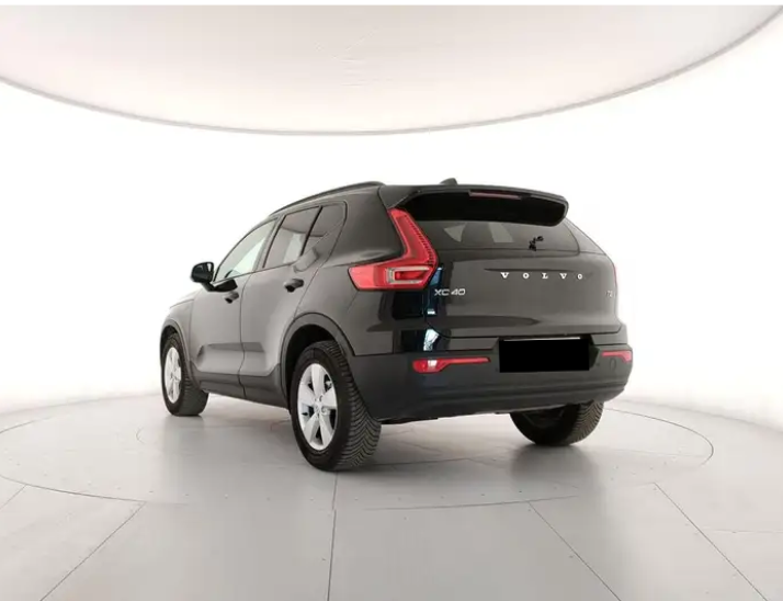 Left hand drive VOLVO XC 40 T2 Geartronic Momentum Core